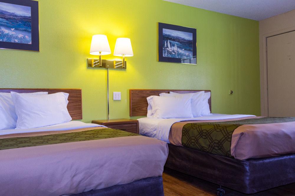 Econo Lodge Pryor Creek Kültér fotó