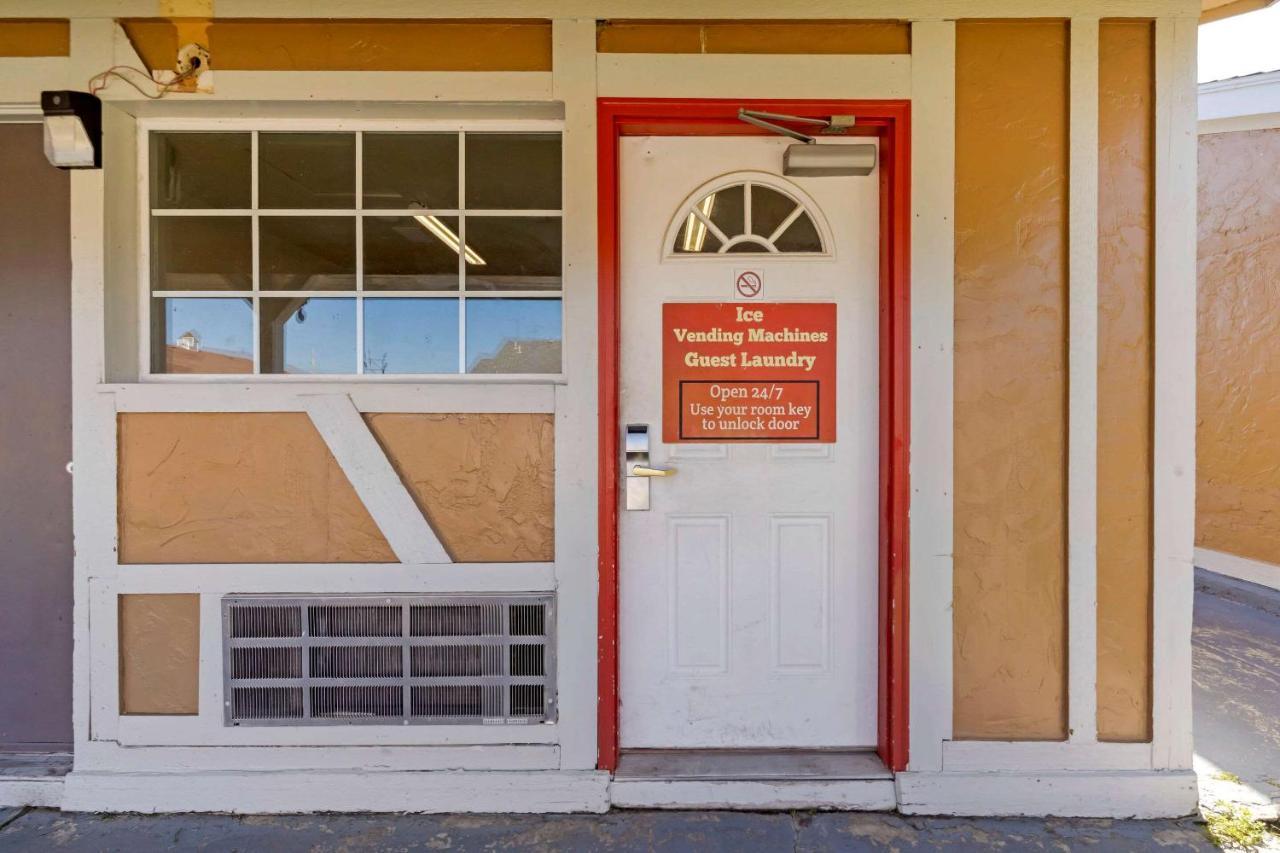 Econo Lodge Pryor Creek Kültér fotó