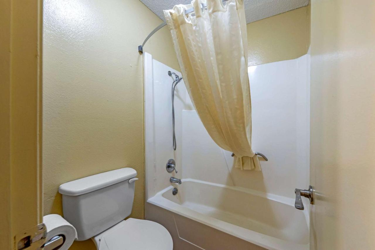 Econo Lodge Pryor Creek Kültér fotó
