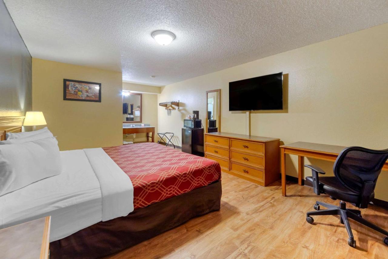 Econo Lodge Pryor Creek Kültér fotó