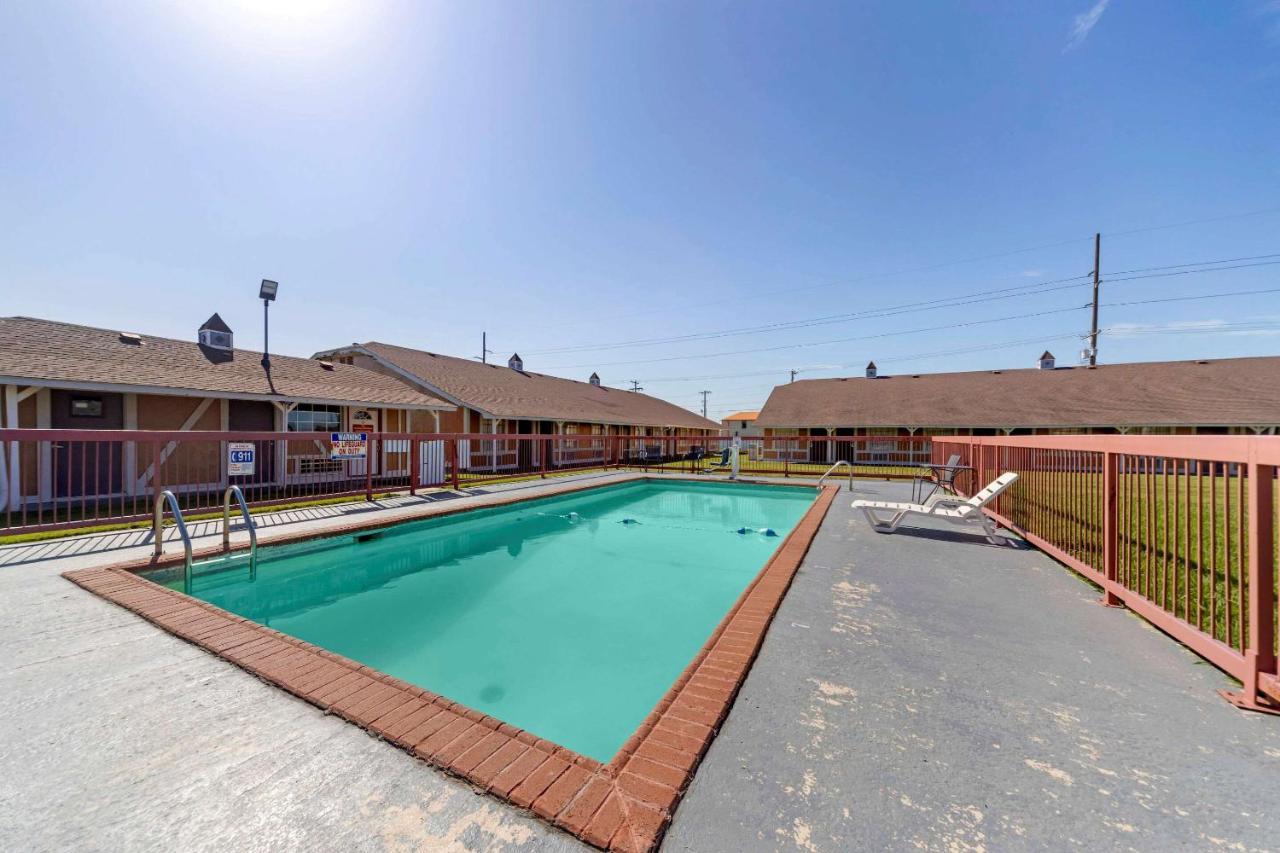 Econo Lodge Pryor Creek Kültér fotó