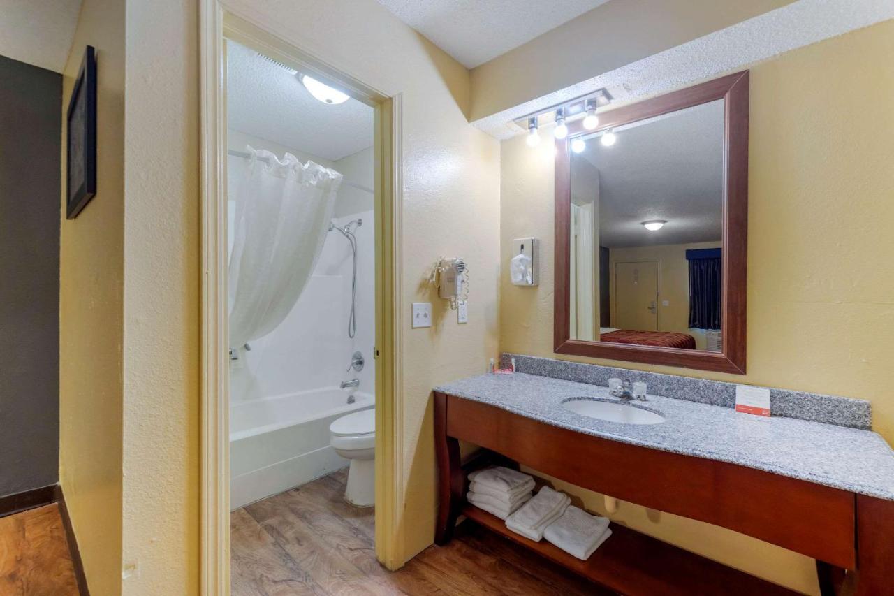 Econo Lodge Pryor Creek Kültér fotó