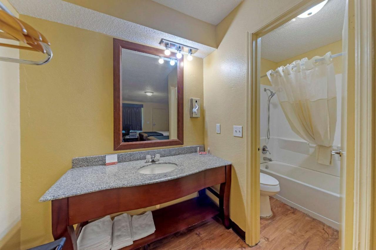 Econo Lodge Pryor Creek Kültér fotó