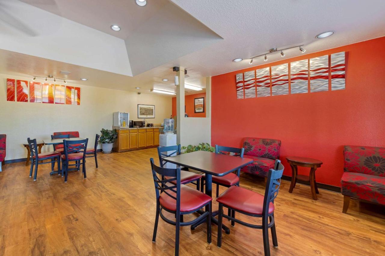 Econo Lodge Pryor Creek Kültér fotó